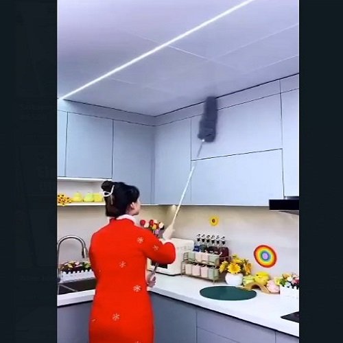 Bendable and adjustable cleaning duster